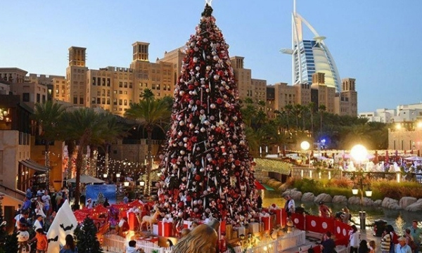 Best Warm Places To Visit In December | Travel To Dubai For Christmas | Art In Voyage