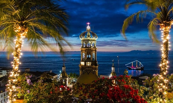 Best Places To Visit In December - Christmas In Mexico | Art In Voyage