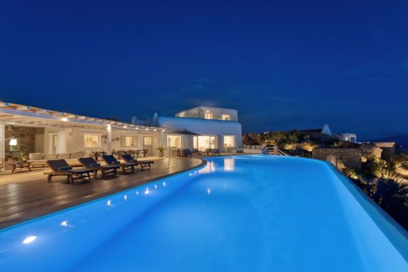 Mykonos by Art in Voyage