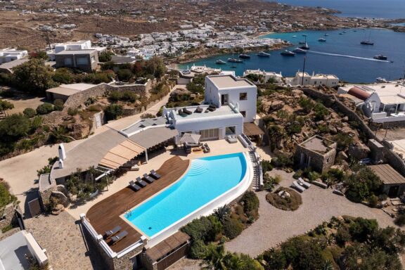 Mykonos by Art in Voyage