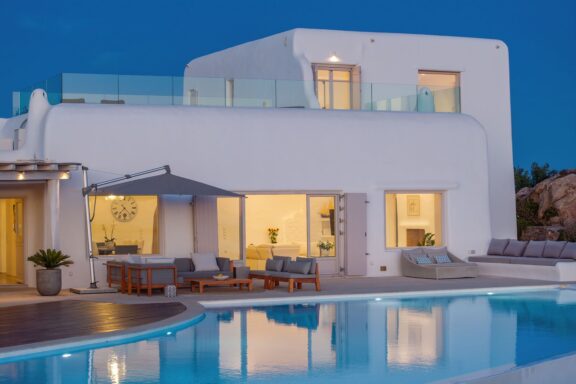 Mykonos by Art in Voyage