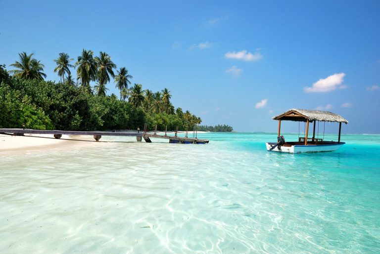 Beach-Maldives-Most beautiful Islands-by-Art-in-Voyage
