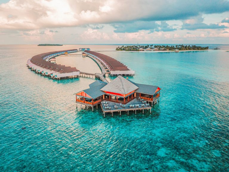 Resort-Maldives-Most-beautiful-Islands-by-Art-in-Voyage