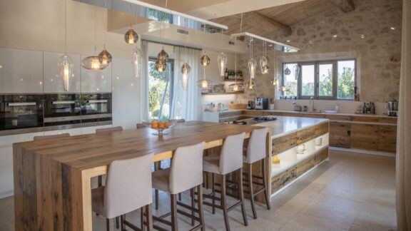 Provence by Art in Voyage